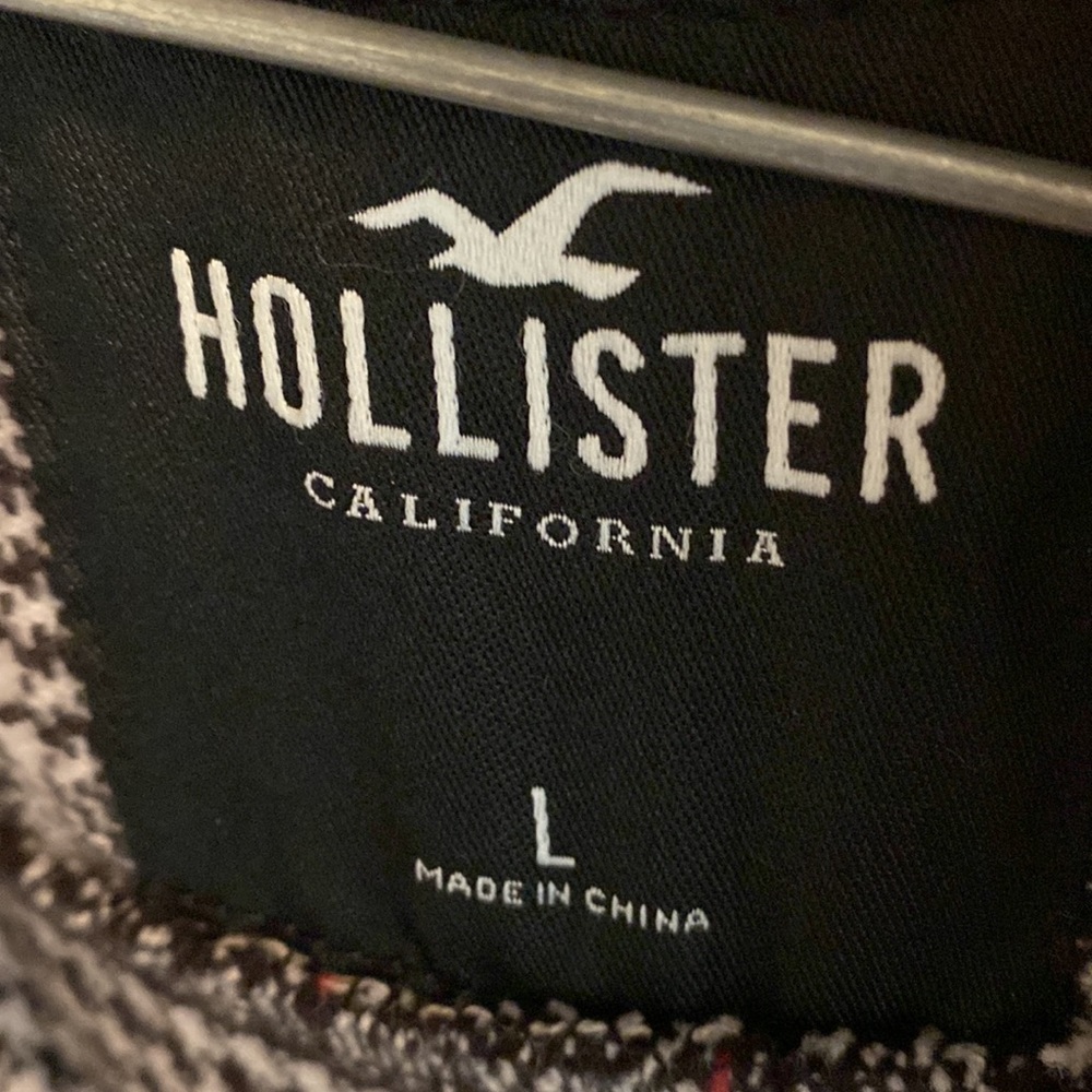 Men’s Thick Flannel Hollister Shirt - Picture 2 of 3